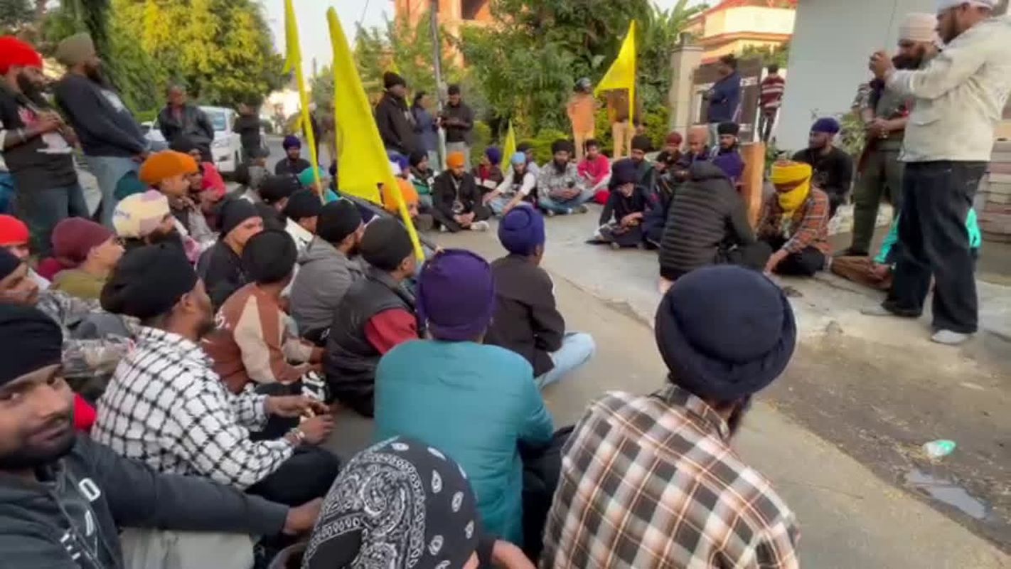 देहरादून में सिख समुदाय का विरोध जारी
