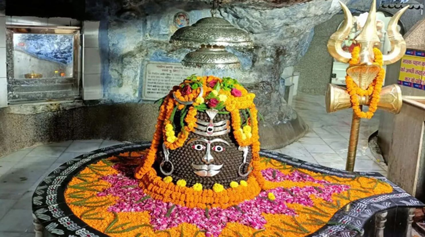 टपकेश्वर महादेव मंदिर में फिर विराजमान हुआ चांदी का नाग, भक्तों में खुशी 1 टपकेश्वर महादेव, देहरादून मंदिर, चांदी का नाग, शिवलिंग, धार्मिक समाचार