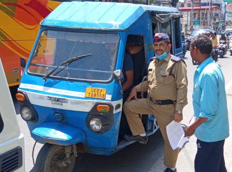 6+1 नियम पर सख्ती, देहरादून में विक्रमों का संचालन बंद