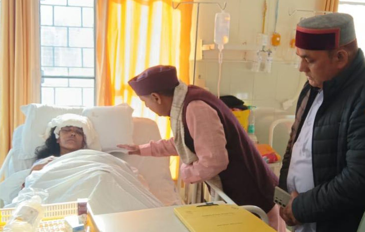 देहरादून समाचार, भालू हमला, वन्यजीव खबर, ग्रामीण क्षेत्र, जौलीग्रांट अस्पताल