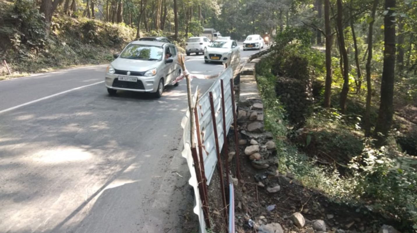 ऋषिकेश सात मोड़ पर टूटा पुश्ता | हर दिन बना हादसे का खतरा