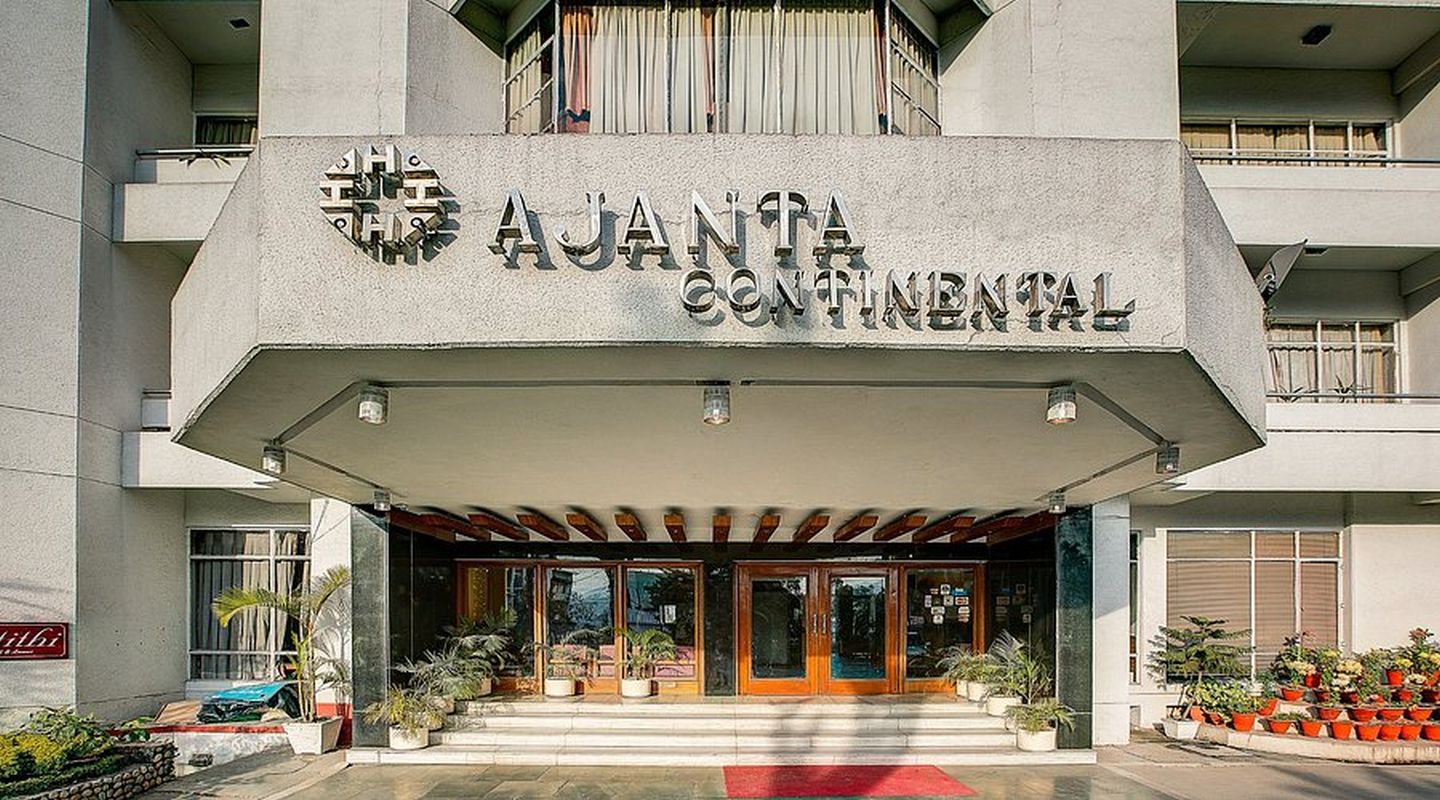 अजंता होटल मालिक के घर लूट