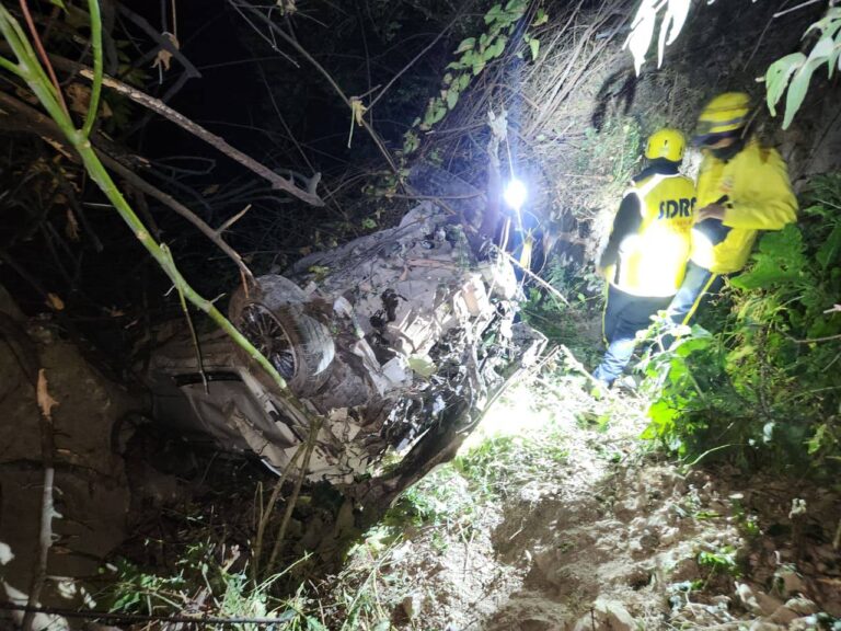 अल्मोड़ा में दर्दनाक सड़क हादसा, 300 मीटर गहरी खाई में गिरी कार, चालक की मौत 1 जिहाड़–तराड़ी मार्ग पर हादसा, आर्टिगा खाई में गिरने से चालक की मौत