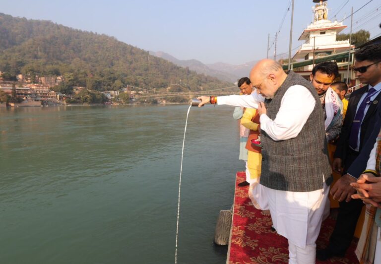 ऋषिकेश पहुंचे गृह मंत्री अमित शाह, गंगा पूजन कर सभी के कल्याण की कामना 4 ऋषिकेश पहुंचे गृह मंत्री अमित शाह