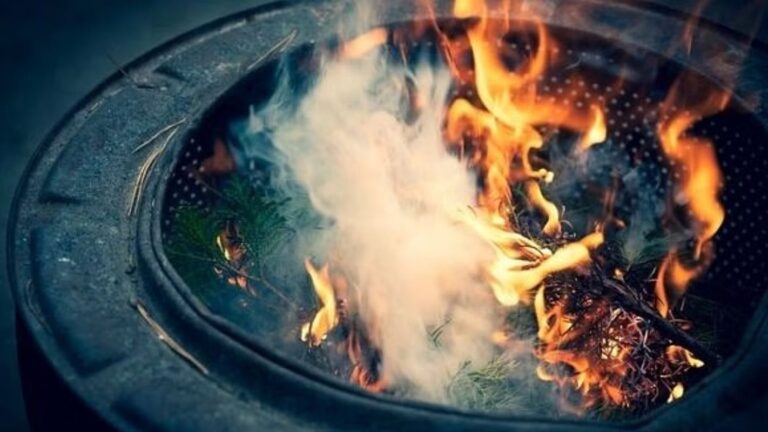 उत्तरकाशी: ठंड से बचने को जलाई अंगीठी बनी मौत की वजह, होटल कर्मचारी की मौत 12 हर्षिल थाना क्षेत्र में दर्दनाक हादसा, अंगीठी के धुएं से युवक की जान गई