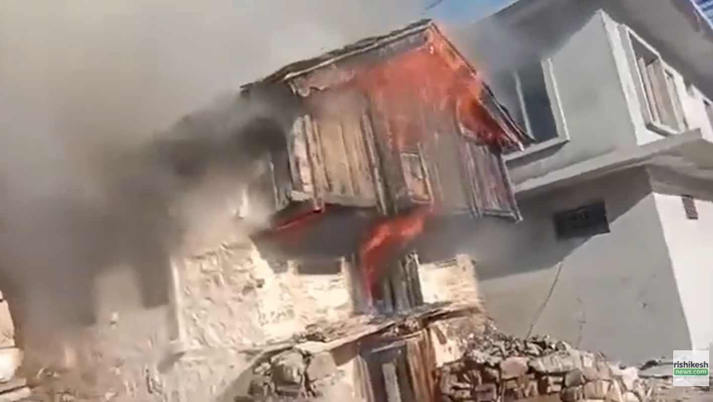 चकराता के गमरी गांव में आग