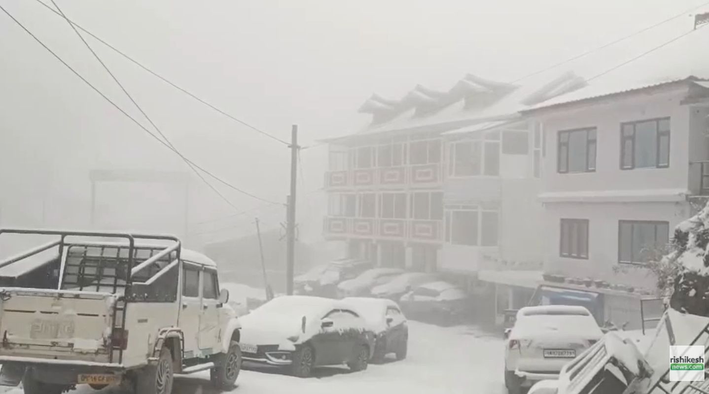 चकराता–त्यूणी मार्ग बर्फबारी से बंद | 30 KM सड़क पर जमी बर्फ