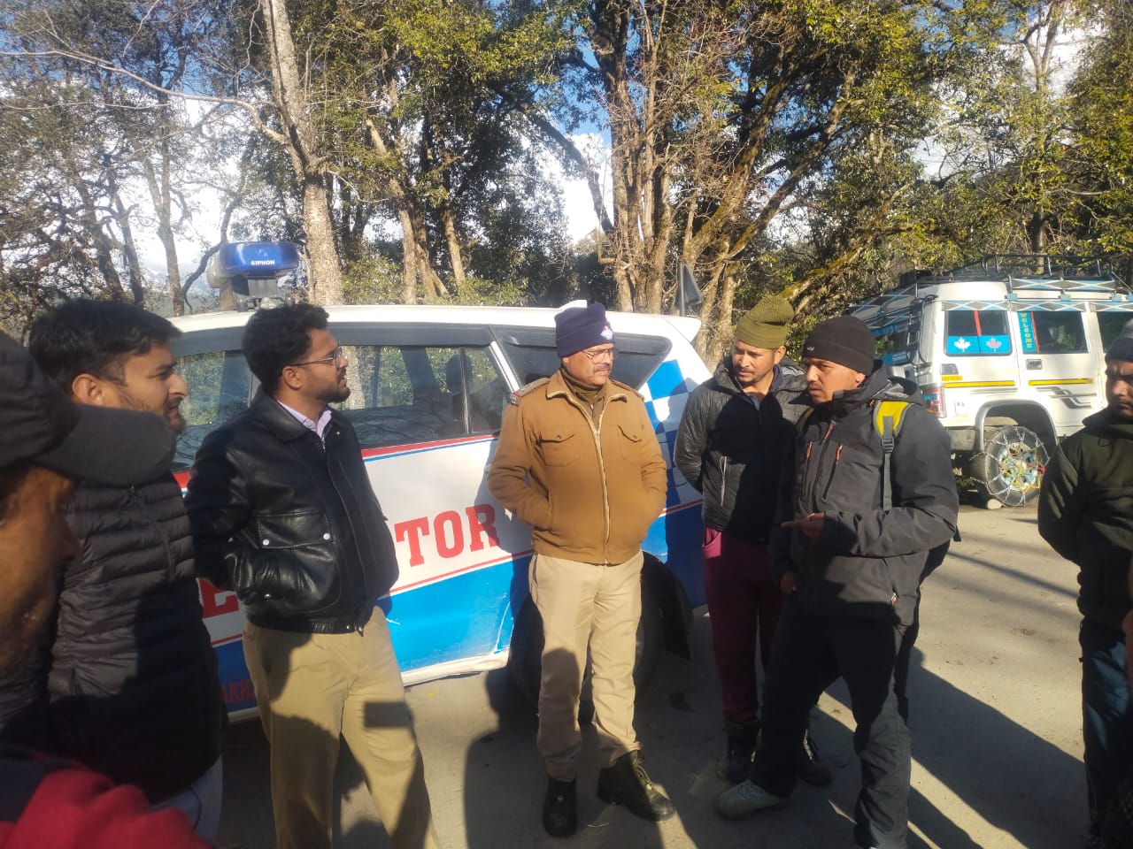 चोपता में टैक्सी ओवरचार्जिंग पर प्रशासन की कार्रवाई