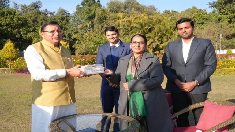 मुख्यमंत्री धामी से मुरादाबाद डीआरएम की मुलाकात, उत्तराखंड में रेल परियोजनाओं पर विस्तृत चर्चा 7 उत्तराखंड में रेल नेटवर्क को मिलेगा विस्तार | सीएम धामी ने ली परियोजनाओं की समीक्षा