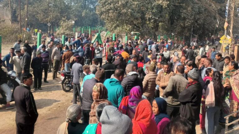 ऋषिकेश में वनभूमि तारबाड़ पर पार्षदों का विरोध, 114 भूखंड चिह्नित