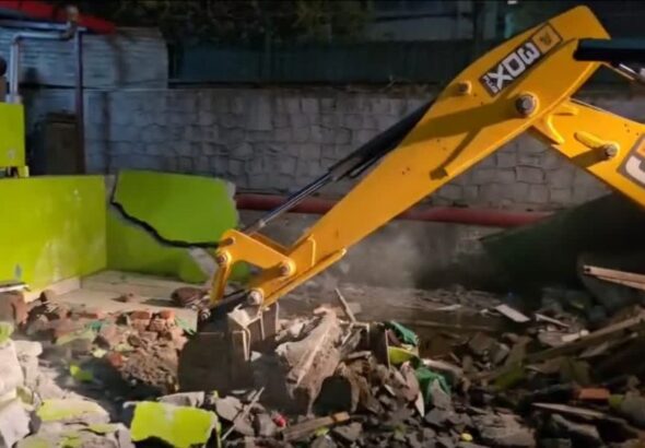 देहरादून में बुलडोजर एक्शन | अवैध मजार ध्वस्त