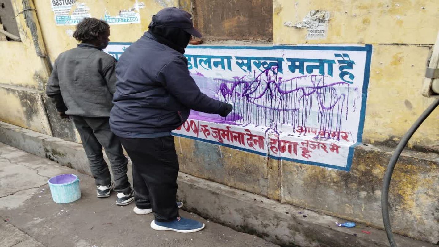 कनखल में स्वच्छता स्लोगन में अभद्र भाषा, नगर निगम ने हटवाया संदेश 1 कनखल में आपत्तिजनक स्लोगन | नगर निगम ने हटवाया, जांच शुरू