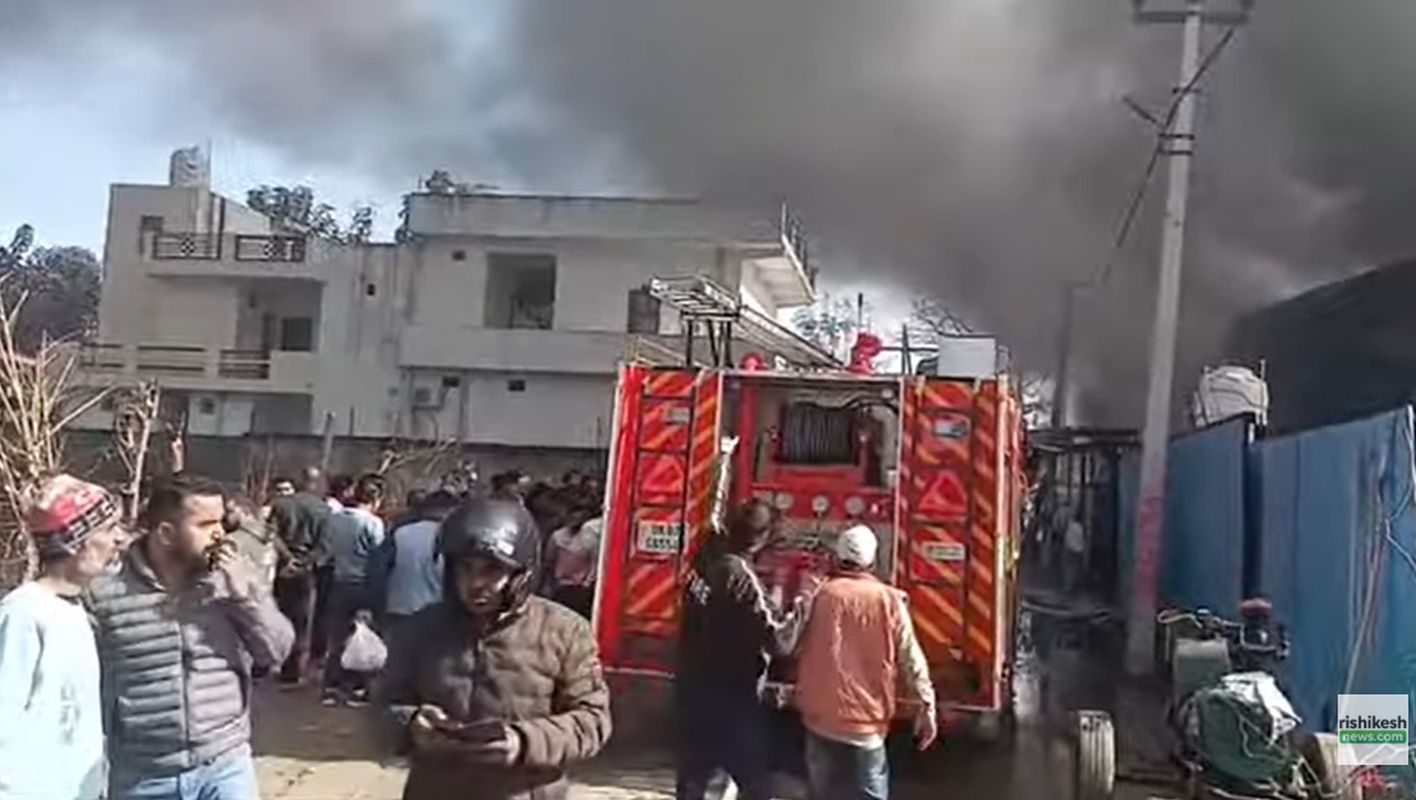 हरिद्वार के बैरागी कैंप में भीषण आग