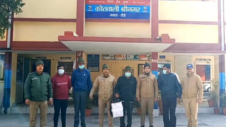 पौड़ी के श्रीनगर में गुलदार की खाल की तस्करी का खुलासा, चार आरोपी गिरफ्तार 11 पौड़ी में गुलदार की खाल तस्करी का भंडाफोड़ | चार आरोपी गिरफ्तार