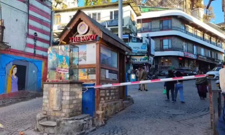 मसूरी माल रोड बैरियर तोड़ने का वायरल वीडियो | New Year Incident Mussoorie