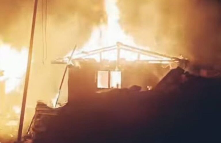 उत्तरकाशी के मोरी में देर रात लगी आग, दो आवासीय मकान जलकर राख 5 उत्तरकाशी के सुदूर गांव में अग्निकांड, मुआवजे की मांग