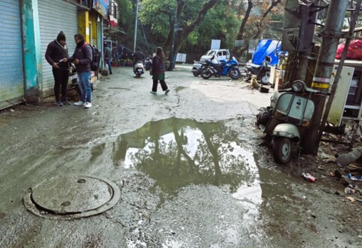 मसूरी में बारिश के बाद जलभराव | मालरोड और कैमल बैक प्रभावित