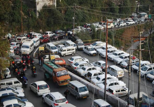 मसूरी मार्ग पर संकट | कुठाल गेट पुल निर्माण में देरी, सीजन में जाम तय?