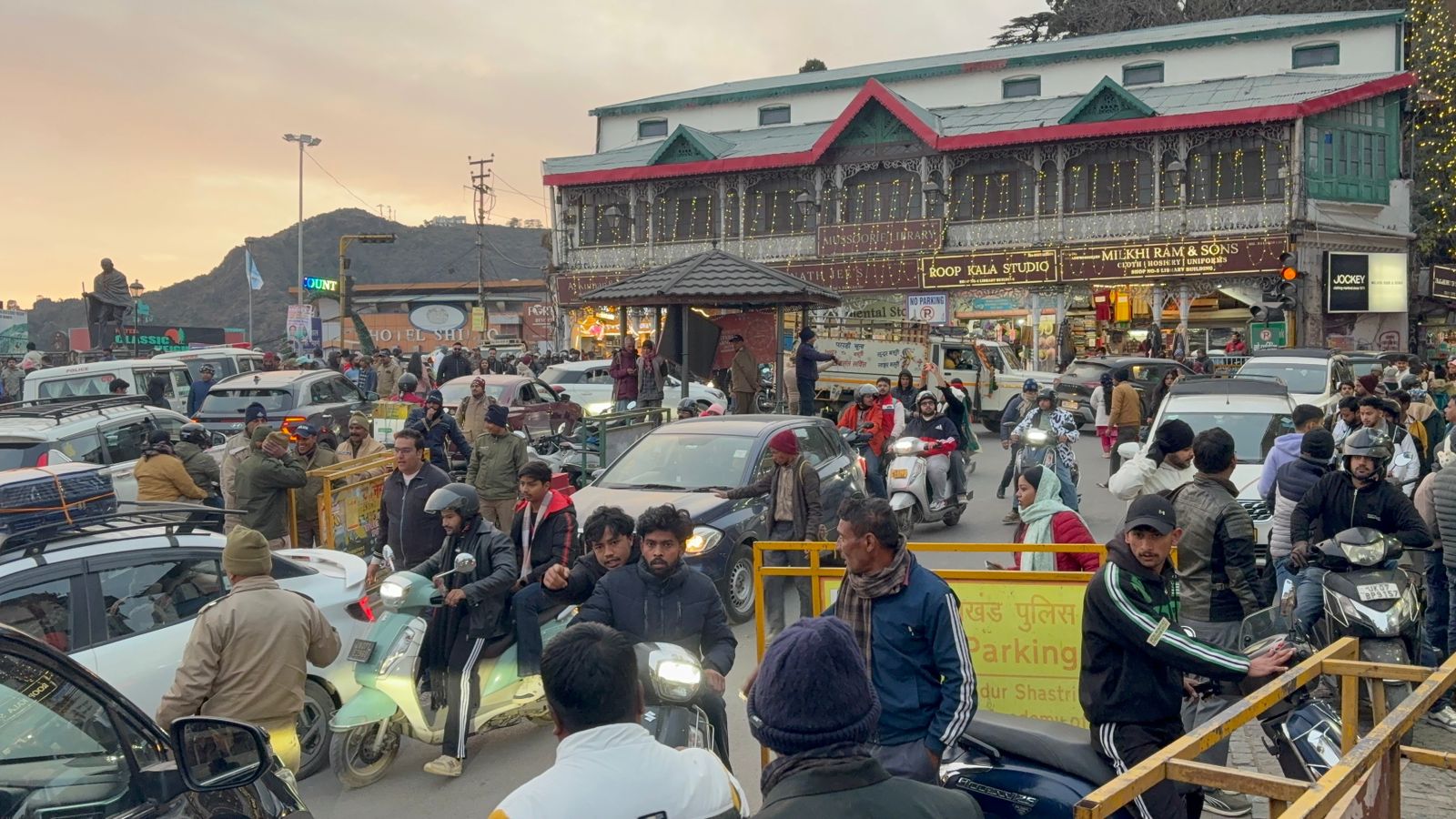 नववर्ष 2026 का शानदार जश्न | मसूरी और नैनीताल LIVE माहौल