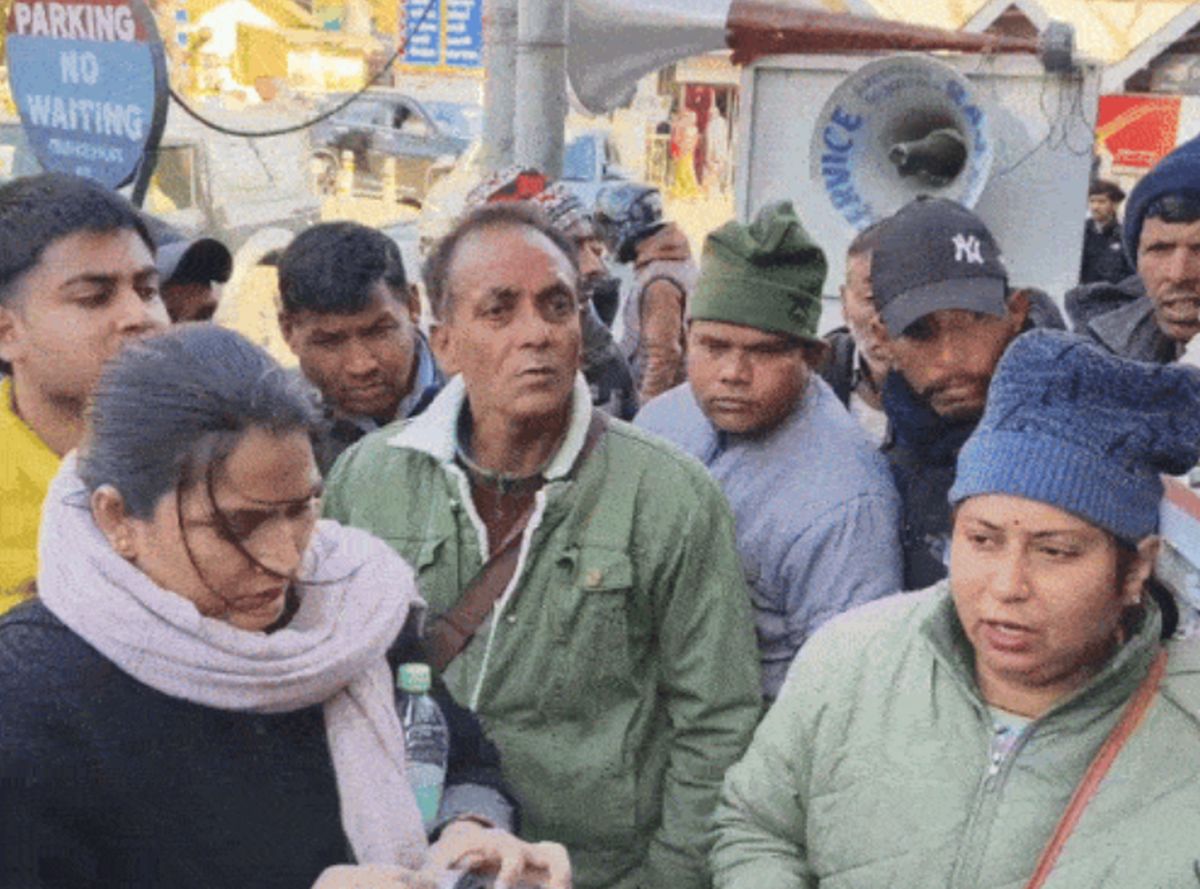 नैनीताल में नए साल पर हाई वोल्टेज ड्रामा, पत्नी–पति विवाद से मचा हंगामा 1 नैनीताल में नए साल पर पर्यटक युवक का पारिवारिक विवाद बना चर्चा का विषय