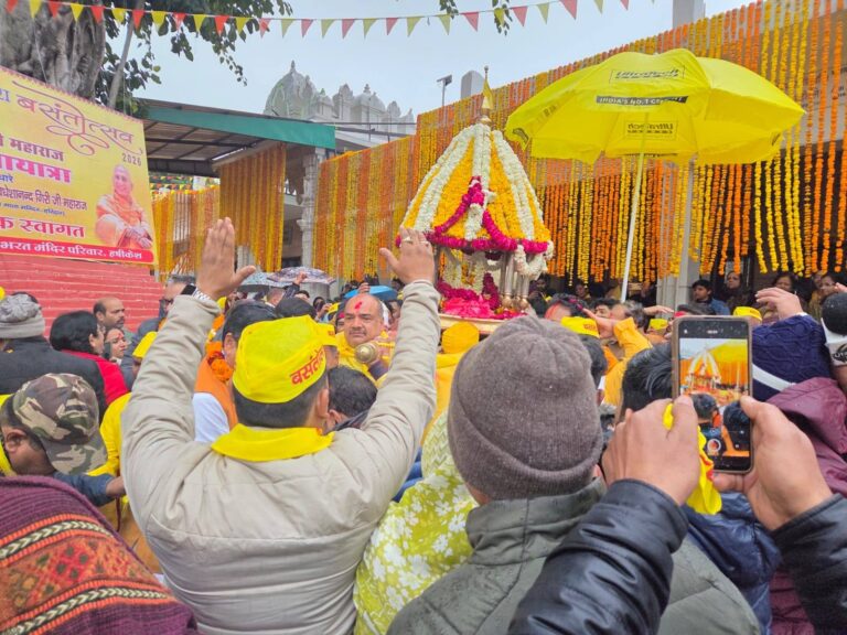 बसंत उत्सव पर भगवान भरत नारायण की दिव्य डोली ने किया ऋषिकेश नगर भ्रमण 12 ऋषिकेश बसंत उत्सव | भगवान भरत नारायण की दिव्य डोली का नगर भ्रमण