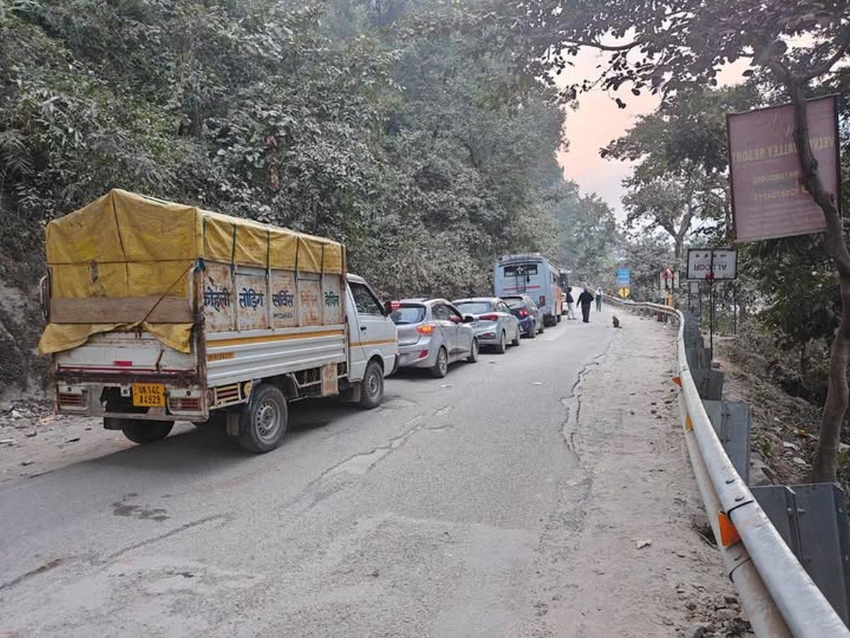 नीलकंठ मोटर मार्ग पर राहत | फूलचट्टी में सड़क चौड़ीकरण शुरू