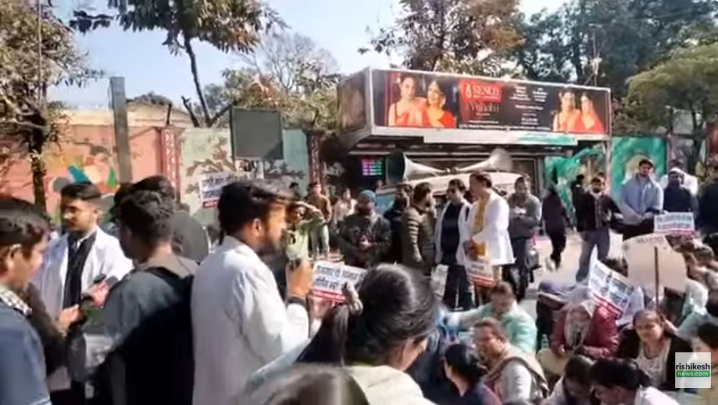 देहरादून में नर्सिंग एकता मंच का प्रदर्शन