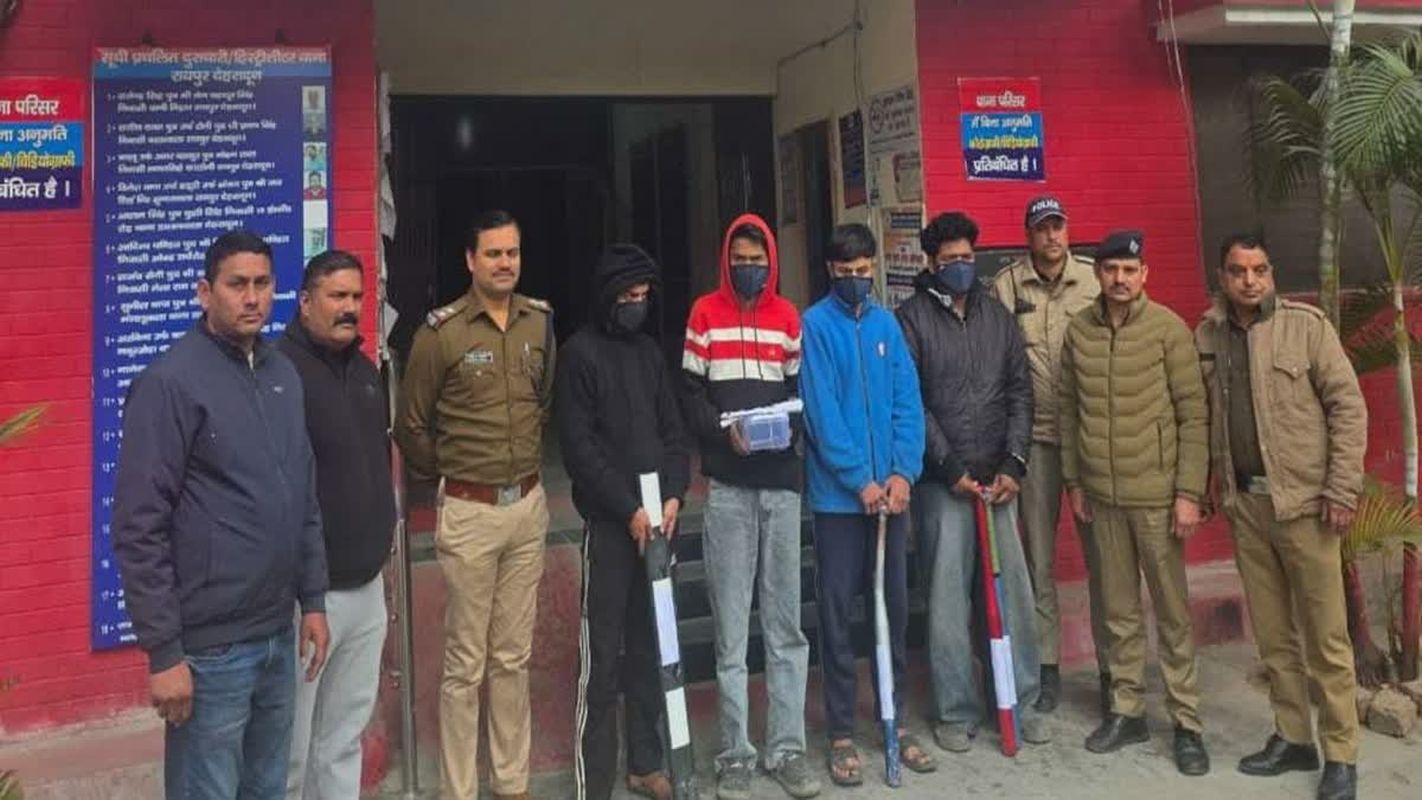 देहरादून थानो रोड पर हमला | भजन गायक की कार तोड़ी, आरोपी गिरफ्तार