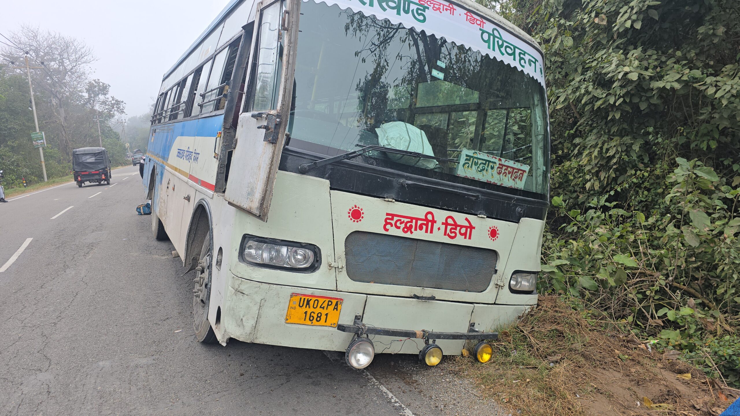 रामनगर में रोडवेज बस हादसा टला | चालक की सूझबूझ काम आई