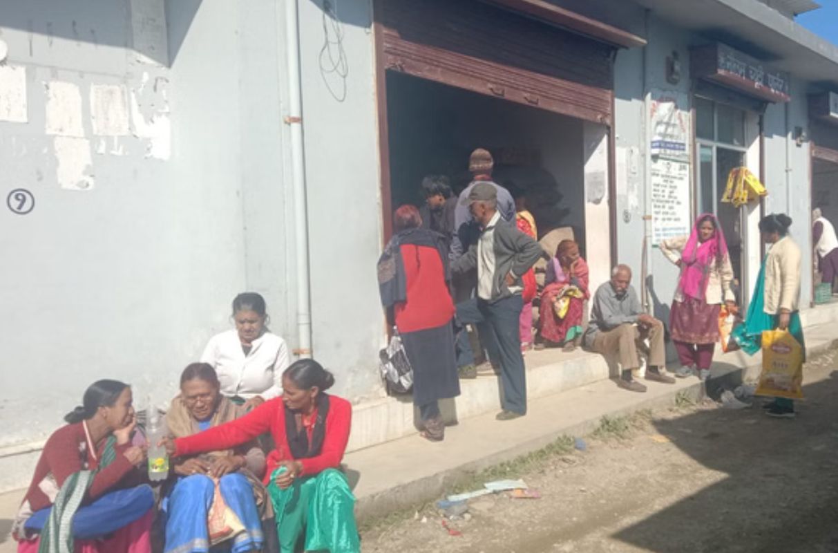 दिउली राशन दुकान पर नेटवर्क फेल | बुजुर्ग सबसे ज्यादा परेशान