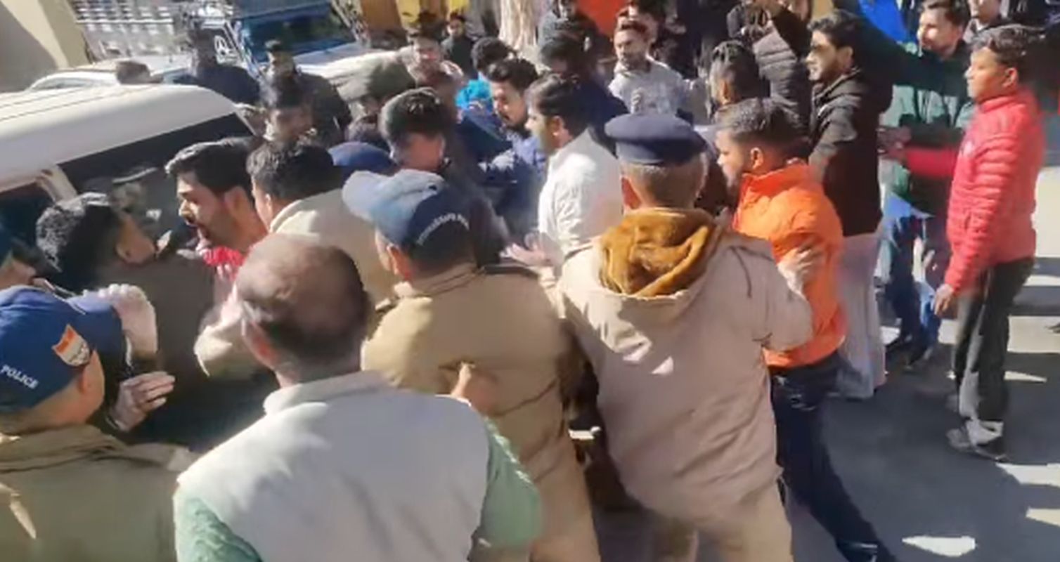 श्रीनगर गढ़वाल में पर्यटकों से विवाद