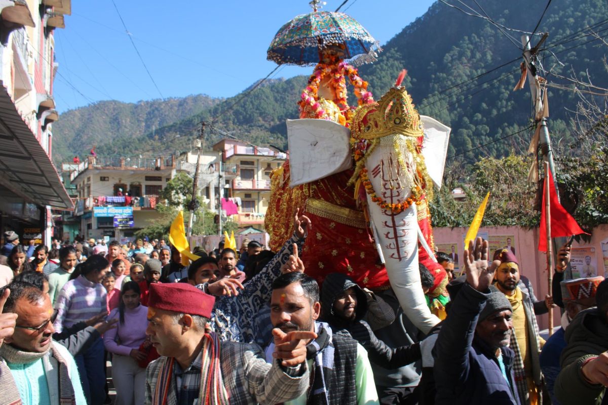 थोलू पर्व पर कंडार देवता की भव्य हाथी रथयात्रा | बाड़ाहाट, उत्तरकाशी