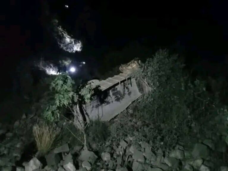 रैंतोली पेट्रोल पंप के पास ट्रक अलकनंदा में गिरा, चालक की मौत 7 रुद्रप्रयाग में दर्दनाक हादसा | ट्रक अलकनंदा नदी में गिरा