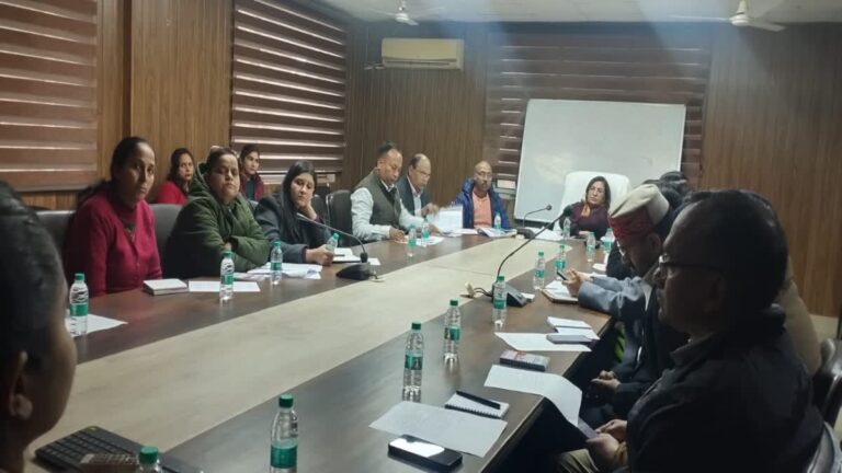 शिक्षा से स्वास्थ्य तक ट्रांसजेंडर बच्चों की राह कठिन, आयोग ने दिए दिशा-निर्देश 8 उत्तराखंड में ट्रांसजेंडर बच्चों की राह क्यों है कठिन? | आयोग की बैठक में बड़ा खुलासा