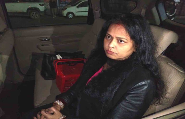 ऑडियो प्रकरण में बड़ा मोड़: उर्मिला सनावर ने कोर्ट में सौंपे साक्ष्य, CBI पर टिकी निगाहें 6 ऑडियो विवाद में नई कड़ी: साक्ष्य न्यायालय में जमा, दर्शन भारती बोले—अब फैसला CBI करेगी