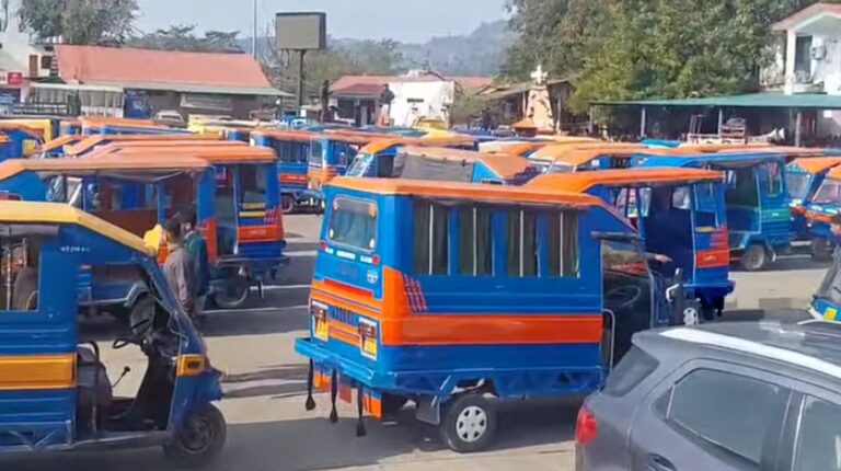 ऑटो-विक्रम रैली से आईएसबीटी में जाम जैसे हालात, रोडवेज को 2–3 लाख का नुकसान 8 ऑटो-विक्रम रैली से ऋषिकेश आईएसबीटी प्रभावित | रोडवेज को नुकसान