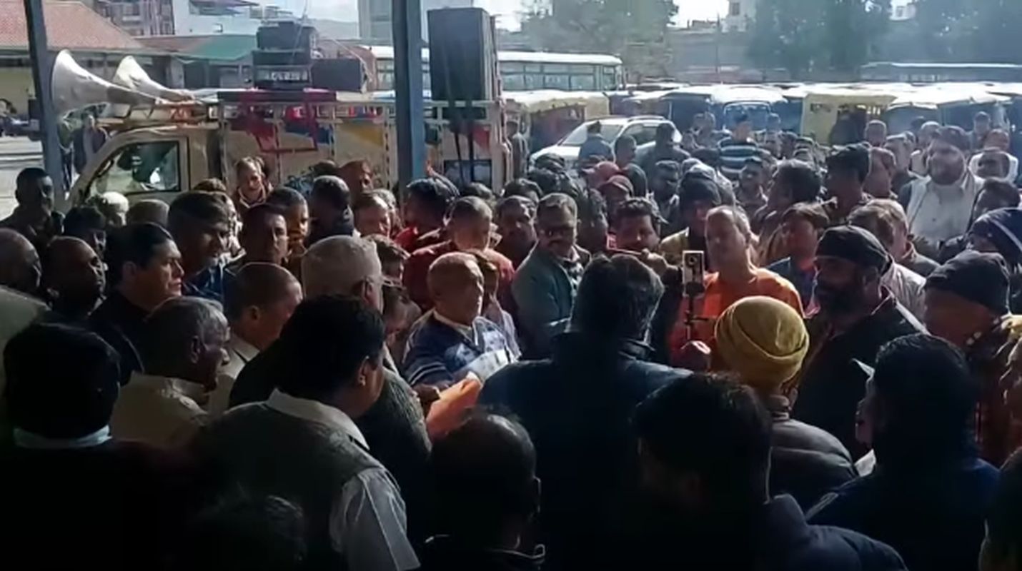 ऋषिकेश में ई-बसों का विरोध | ऑटो-विक्रम रैली से तीन घंटे जाम