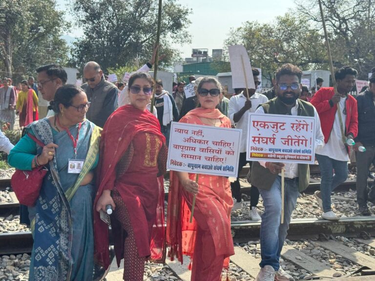 ऋषिकेश: बापूग्राम बचाने की मांग, आईडीपीएल मैदान में प्रदर्शन, राहुल गांधी को पत्र 5 ऋषिकेश में बापूग्राम बचाओ आंदोलन | राहुल गांधी को पत्र