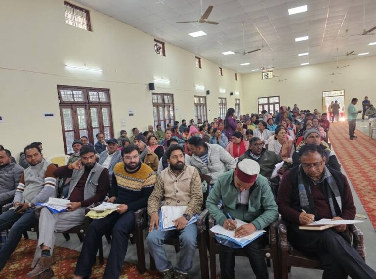 बीडीसी बैठक में पेयजल संकट और जर्जर सड़कों पर नाराज़गी, मनरेगा भुगतान दो साल से लंबित 5 बुकंडी-विंध्यवासिनी और धारकोट-तिमल्याणी मार्ग की मरम्मत की मांग तेज