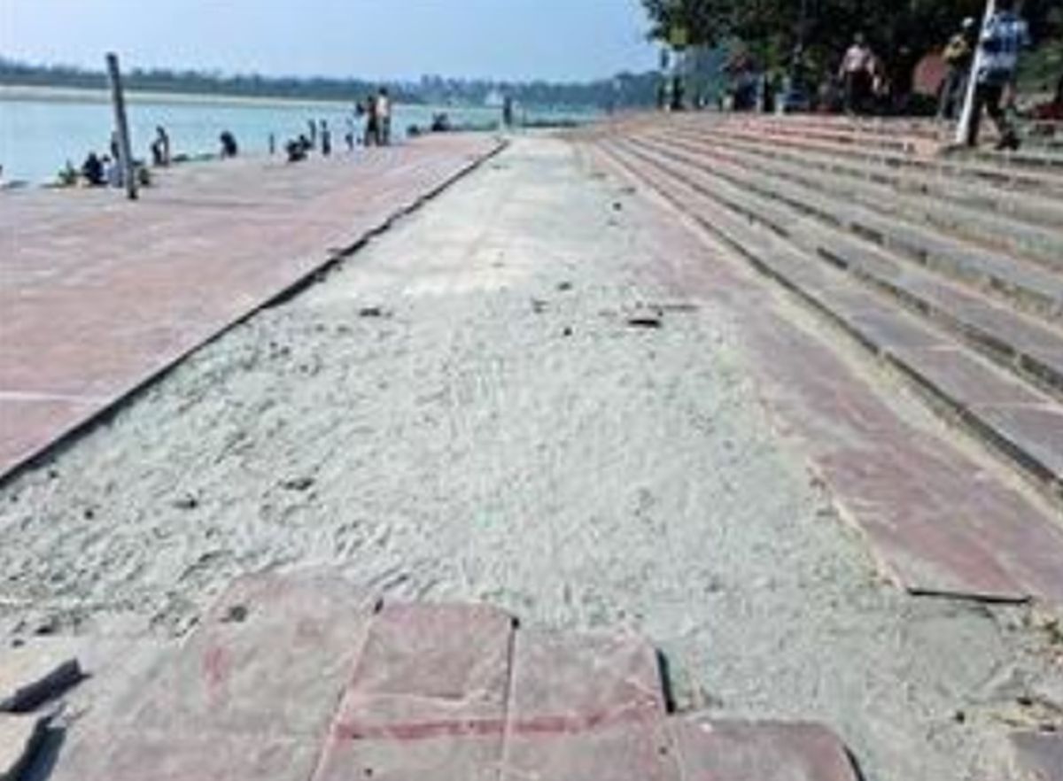 ऋषिकेश के गंगाघाट बदहाल, रामानंद घाट मरम्मत का इंतजार 1 ऋषिकेश के गंगाघाटों की हालत खराब | रामानंद घाट मरम्मत का इंतजार