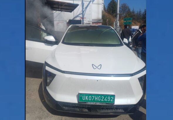 नई टिहरी में इलेक्ट्रिक कार में लगी आग, शॉर्ट सर्किट की आशंका