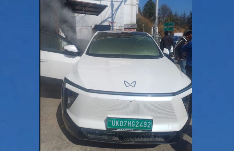 नई टिहरी में इलेक्ट्रिक कार में लगी आग, शॉर्ट सर्किट की आशंका