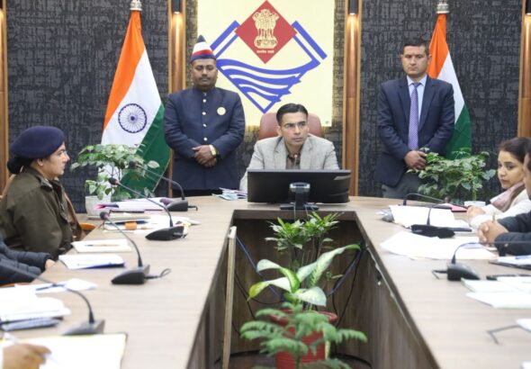 चारधाम यात्रा 2026 की तैयारी: देहरादून में 50 पंजीकरण काउंटर, डीएम ने दिए सख्त निर्देश