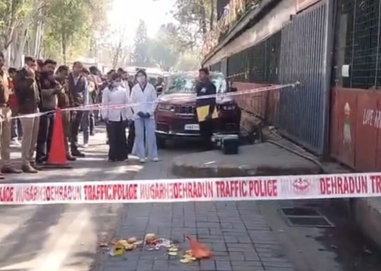 देहरादून में दिनदहाड़े गोलीकांड | अर्जुन शर्मा की मौत, हमलावर फरार