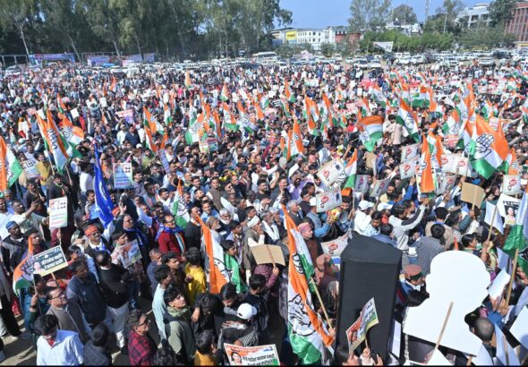 देहरादून में कांग्रेस का शक्ति प्रदर्शन | लोकभवन घेराव में उमड़ी भीड़