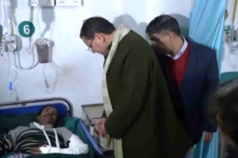 कालसी बस हादसा | दून अस्पताल पहुंचे सीएम धामी | 3 की मौत, 33 घायल