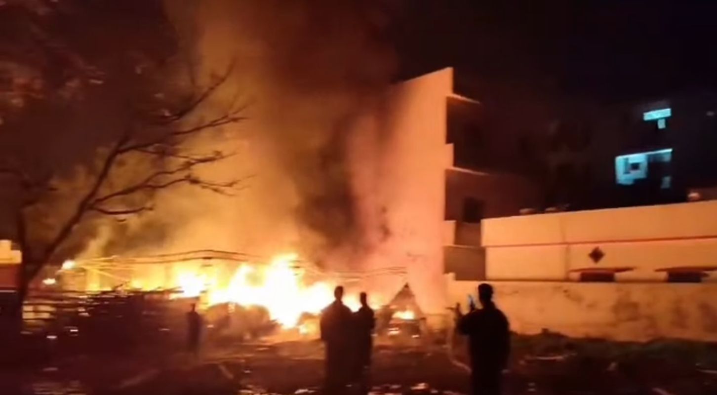 देहरादून क्लेमेनटाउन आग | सुभाष नगर में टेंट हाउस में भीषण आग