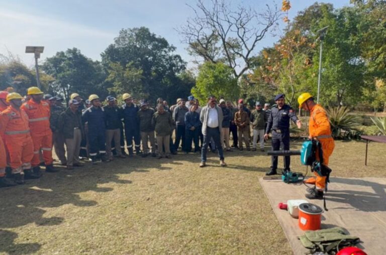 फायर सीजन से पहले थानो रेंज में वनाग्नि सुरक्षा प्रशिक्षण, कंट्रोल रूम और क्रू स्टेशन सक्रिय 11 थानो रेंज, वनाग्नि, फायर सीजन, वन विभाग, एनडीआरएफ