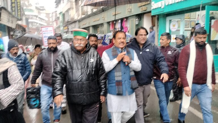 मसूरी में पटरी व्यापारियों का आंदोलन | कांग्रेस का समर्थन