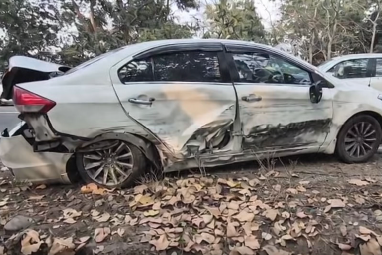 सात मोड़ के पास आईजी की सरकारी कार दुर्घटनाग्रस्त, बाल-बाल बचे अधिकारी 7 पुलिस प्रशिक्षण समारोह से लौटते समय हुआ हादसा, कोई घायल नहीं